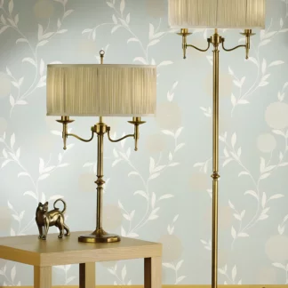 Lampa stołowa Stanford na kominek w salonie