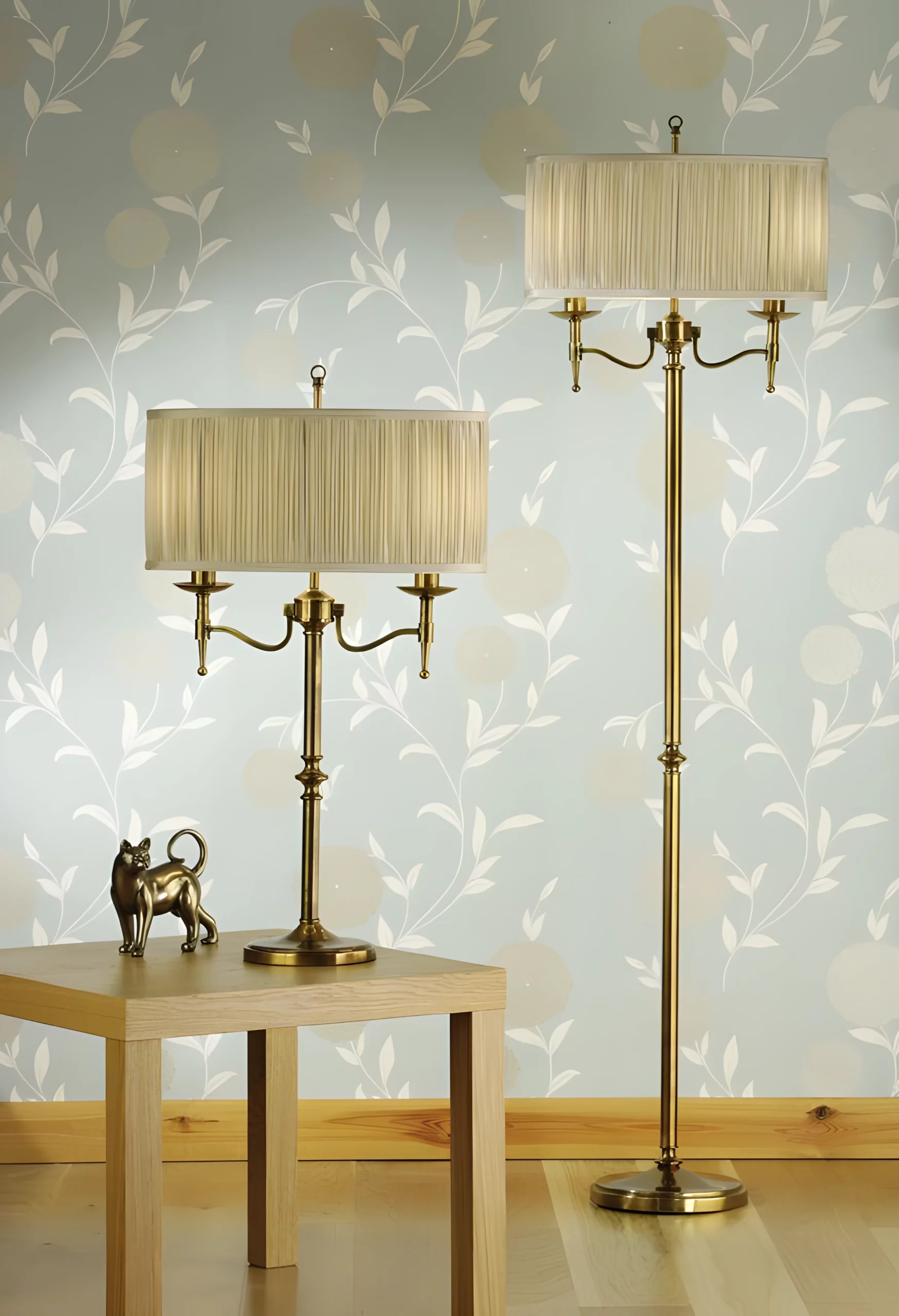 Lampa stołowa Stanford na kominek w salonie