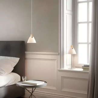 Lampa stołowa Strap na parapet w salonie