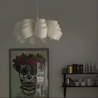 Lampa wisząca Fiora 50 do pokoju nastolatki
