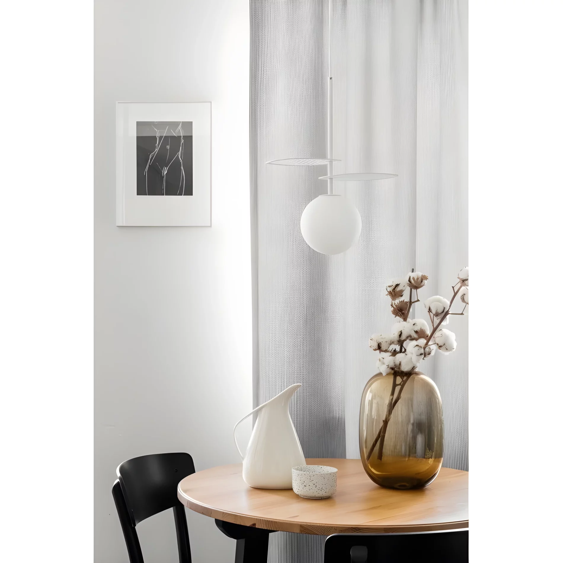 Lampa wisząca Fyllo nad okrągły stół w jadalni