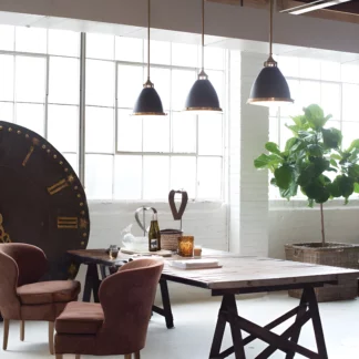 Lampa wisząca Hamilton nad drewniany blat kuchenny