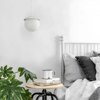 Lampa wisząca Kuul F do małej sypialni