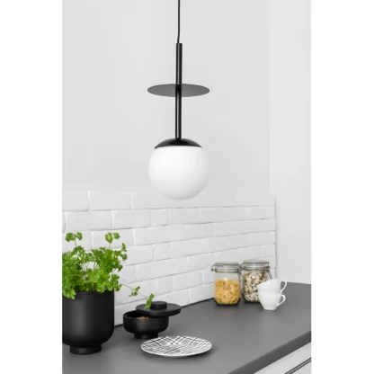 Lampa wisząca Plaat A nad kuchenną wyspę