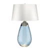 Duża lampa stołowa Lena z niebieską podstawą i funkcją Dual-Lit