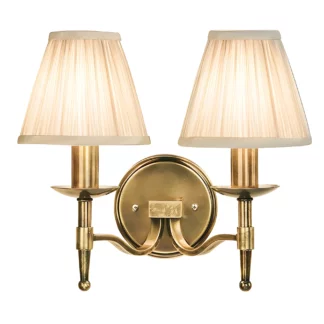 Podwójna lampa ścienna Stanford Interiors w kolorze mosiądzu