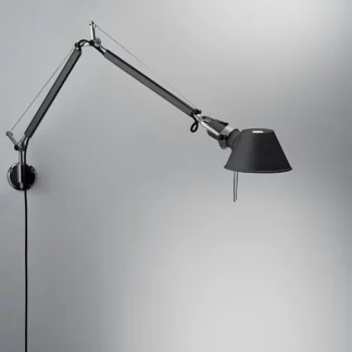 Czarny kinkiet Tolomeo Parete z wysięgnikiem