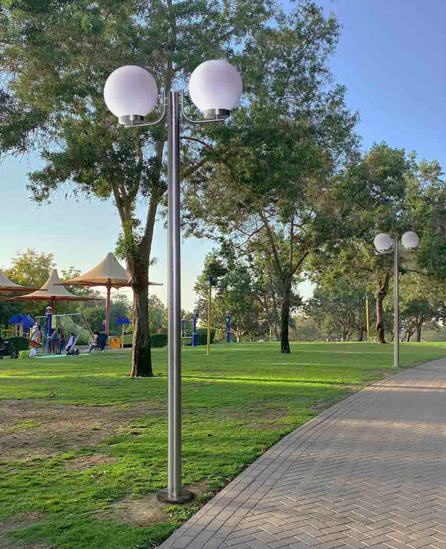 Słup ogrodowy Ana z dwoma kulistymi kloszami, IP44, 220 cm