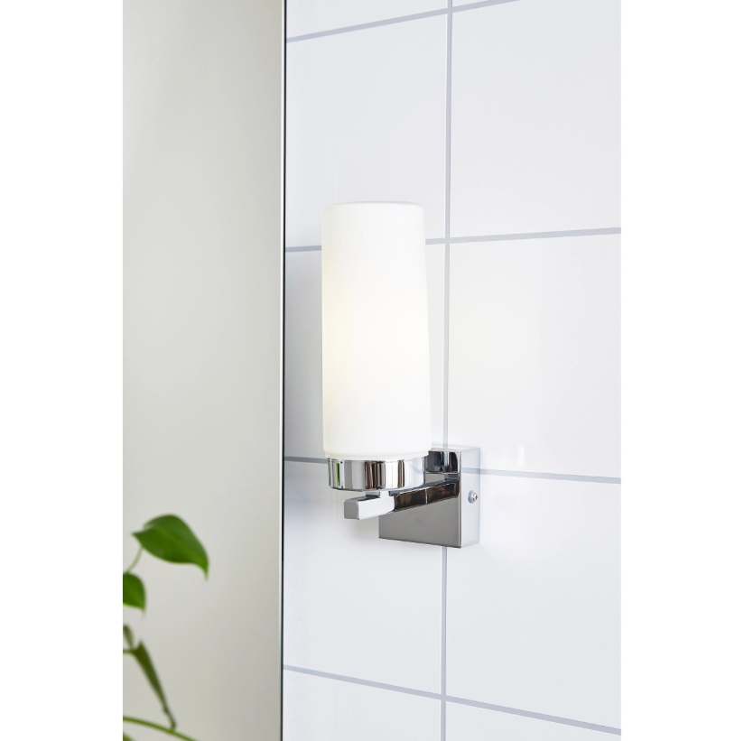 Stella kinkiet łazienkowy IP44 z kloszem szklanym i chromowaną podstawą