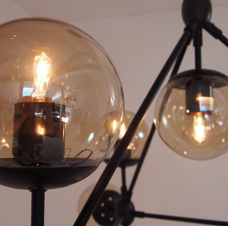 Żyrandol wiszący Astrifero 10xE27 czarny z bursztynowymi kulami