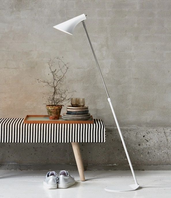 Biała lampa podłogowa Vanila z regulowanym kloszem – Nordlux
