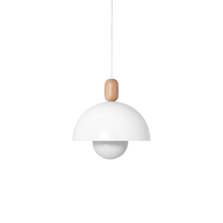 Lampa wisząca Loft Ovoli z białym kloszem i dębowym wykończeniem