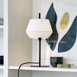 Czarna lampa stołowa Nordlux Dicte z białym plisowanym abażurem E14 IP20