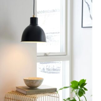 Skandynawska lampa wisząca Pop z czarnym matowym kloszem E27 60W IP20