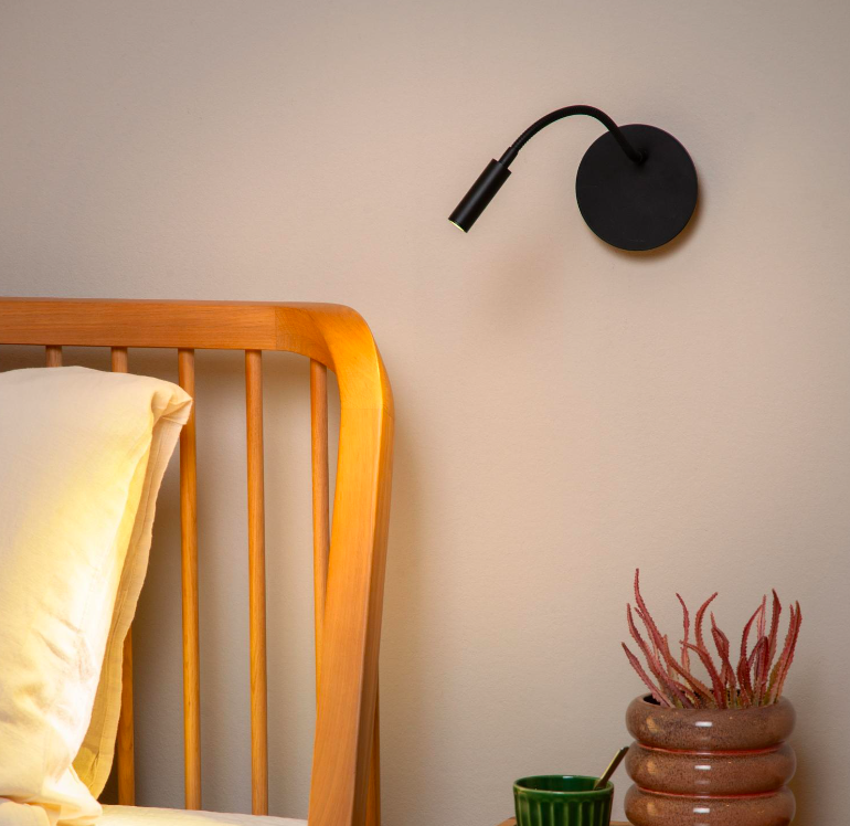 Czarny kinkiet LED Jolijn z elastycznym ramieniem, włącznikiem i portem USB-C