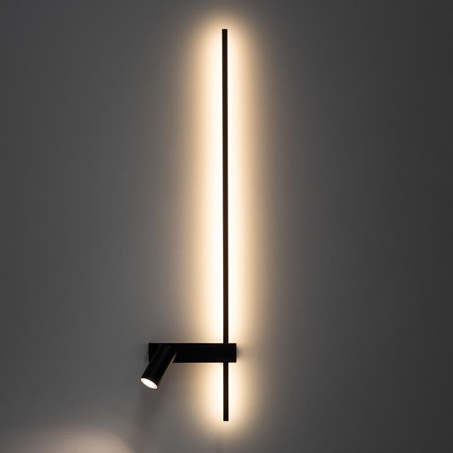 Pionowy czarny kinkiet z reflektorkiem Easy PRAWY