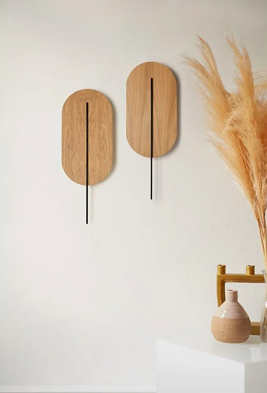 Kinkiet ścienny Rokke z drewna dębowego z czarnym akcentem