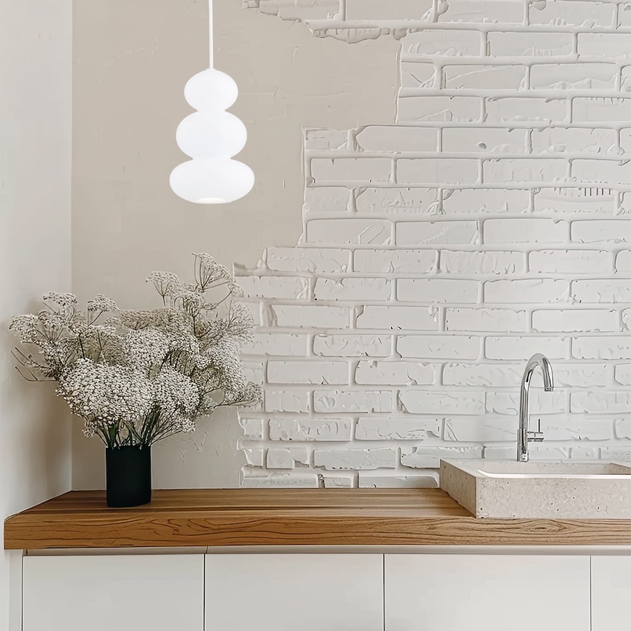 Lampa wisząca Orlando w stylu japandi z trzema białymi kulami GU10