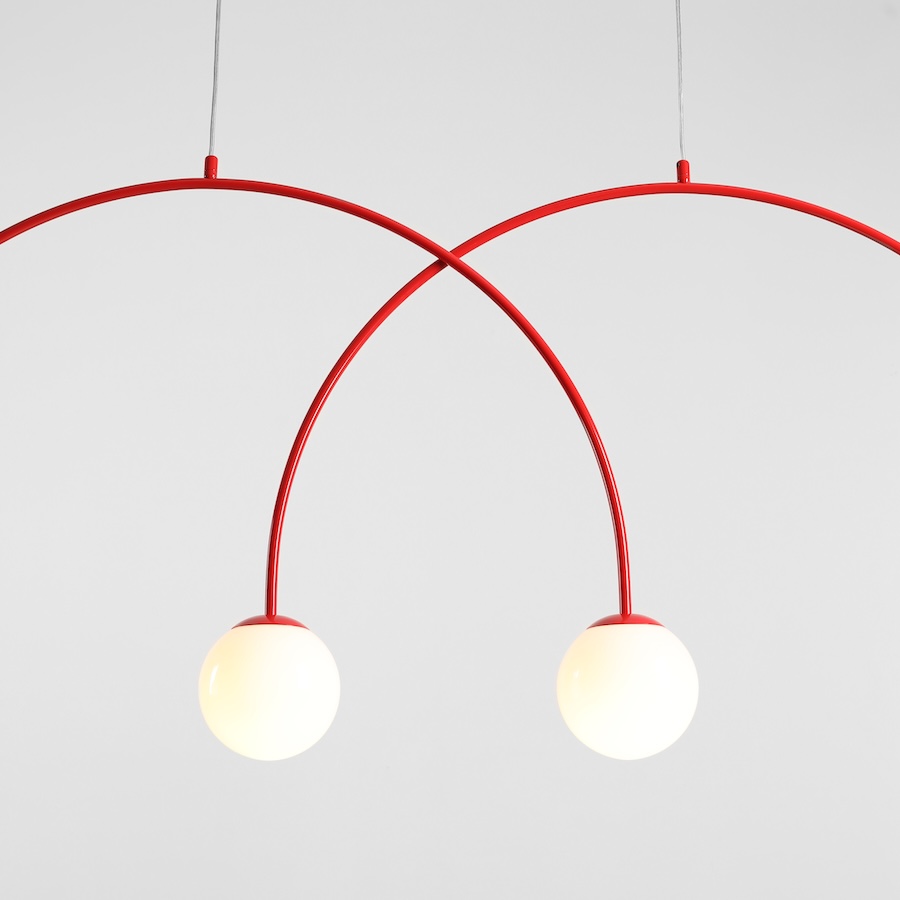 Lampa wisząca Una 4 L Red Chilli – nowoczesna czerwona z mlecznymi kloszami