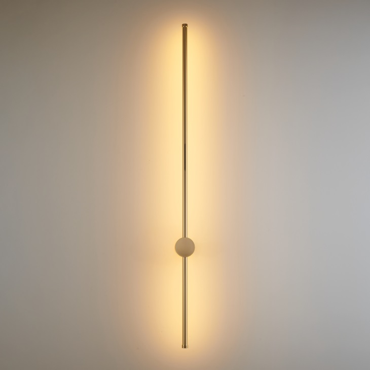 Złoty kinkiet LED Sparo 100 cm – elegancki połysk i ciepłe światło