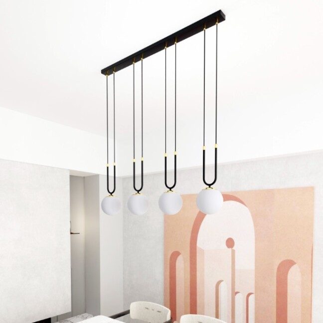 Lampa wisząca Glam 4 z mlecznymi kulami na złotym łuku E14