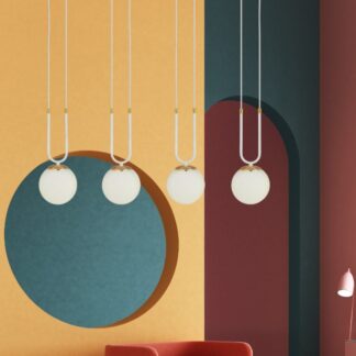 Lampa wisząca Glam 4 z białymi kulami i złotymi detalami E14