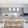 Lampa wisząca Bolero 3 z drewnianą listwą i trzema kloszami E27