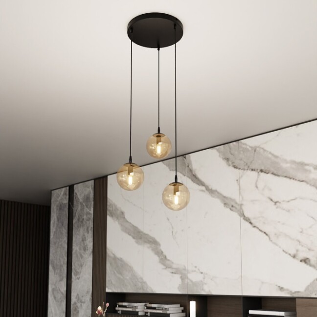 Lampa wisząca Cosmo Premium 3 z trzema beżowymi szklanymi kloszami