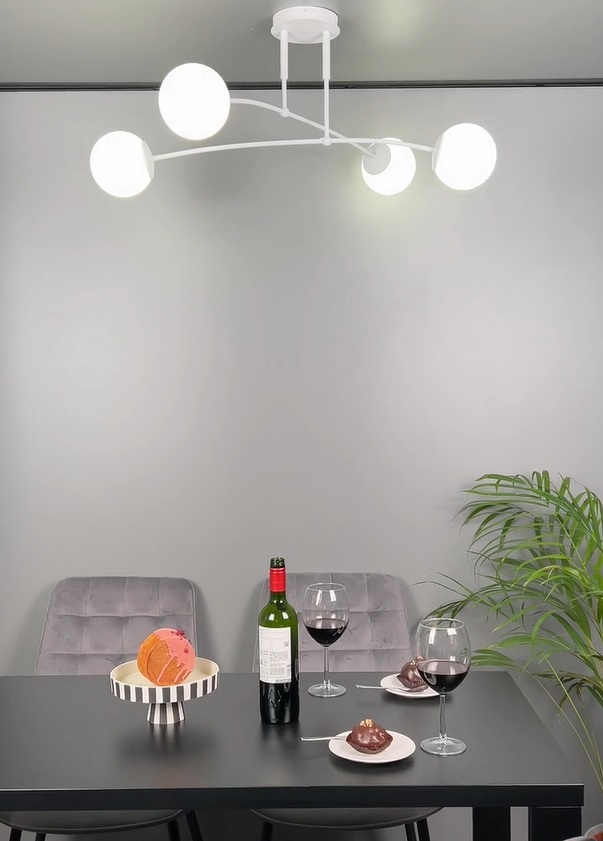 Lampa sufitowa Pregos 4 biała z 4 kloszami E14 idealna do niskich wnętrz