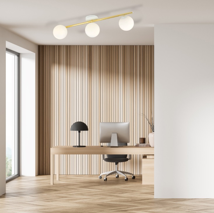 Złota lampa sufitowa Splendi 3 z mlecznymi szklanymi kloszami E14