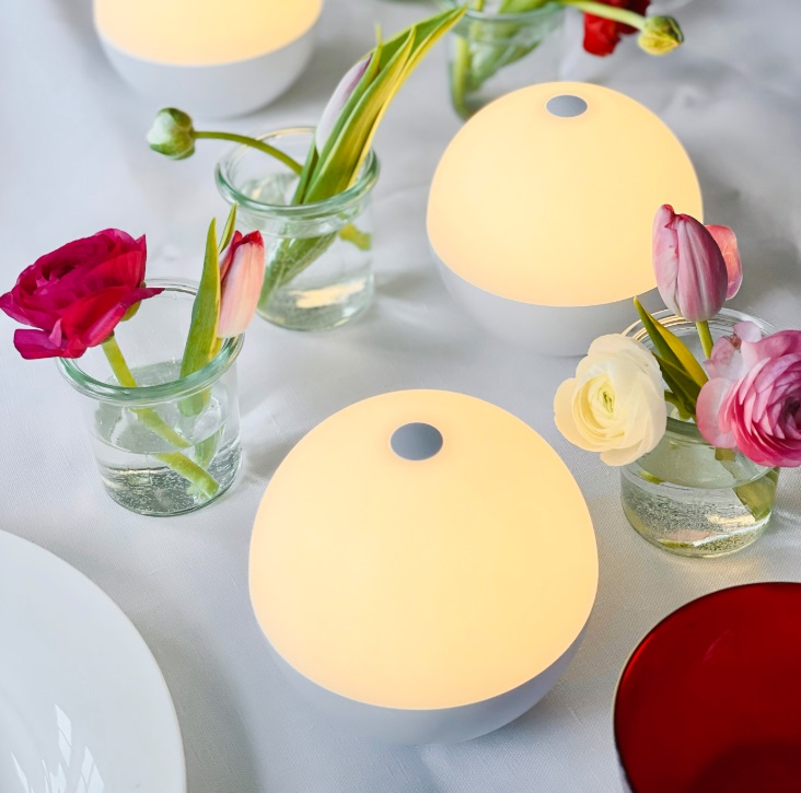 Biała lampka stołowa Dyberg Larsen Alba LED IP44 – dotykowa i bezprzewodowa