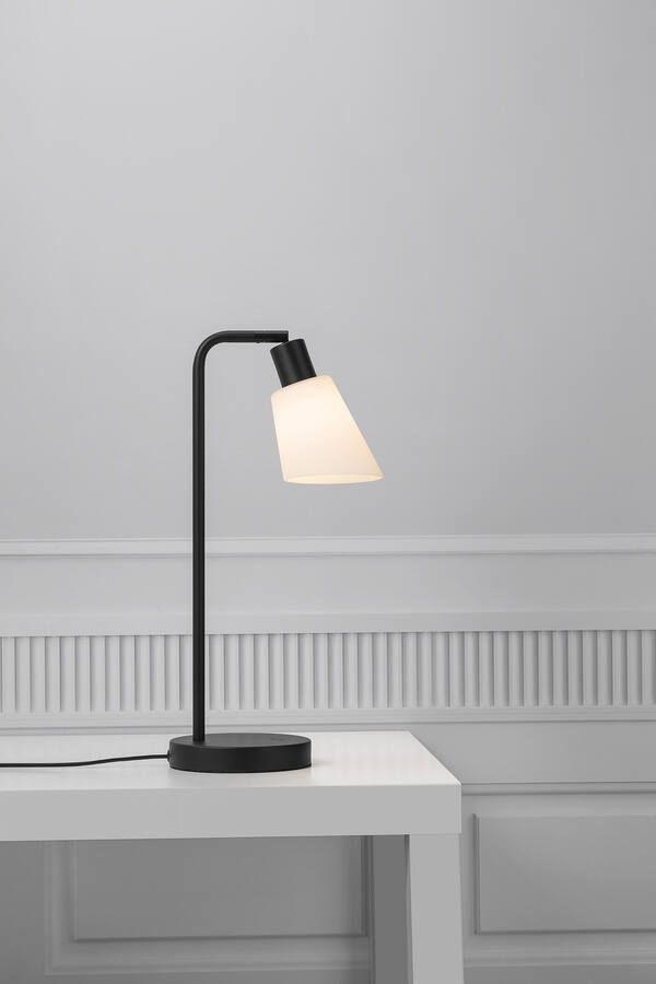Czarna lampa stołowa Molli Nordlux z mlecznym kloszem E14 40W IP20