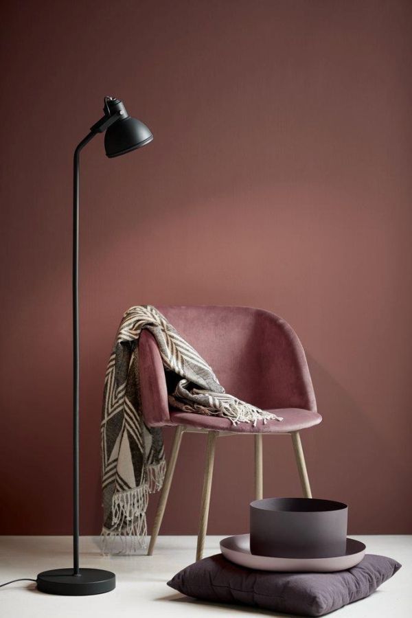 Czarna metalowa lampa podłogowa Aslak Nordlux z regulowanym kloszem E27 IP20