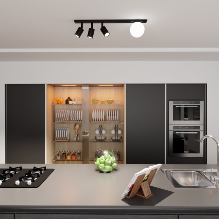 Czarny plafon sufitowy Baster 4 z białą kulą i trzema regulowanymi reflektorami