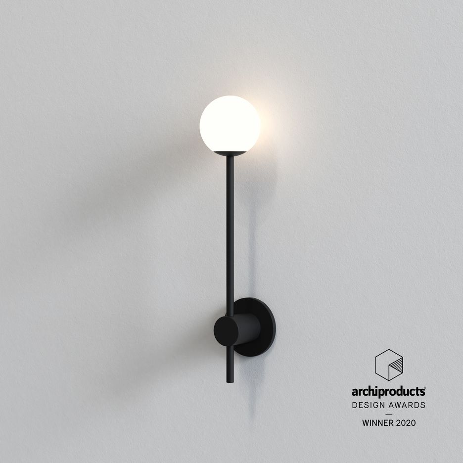 Kinkiet łazienkowy Orb Single czarny z mlecznym kloszem IP44 G9