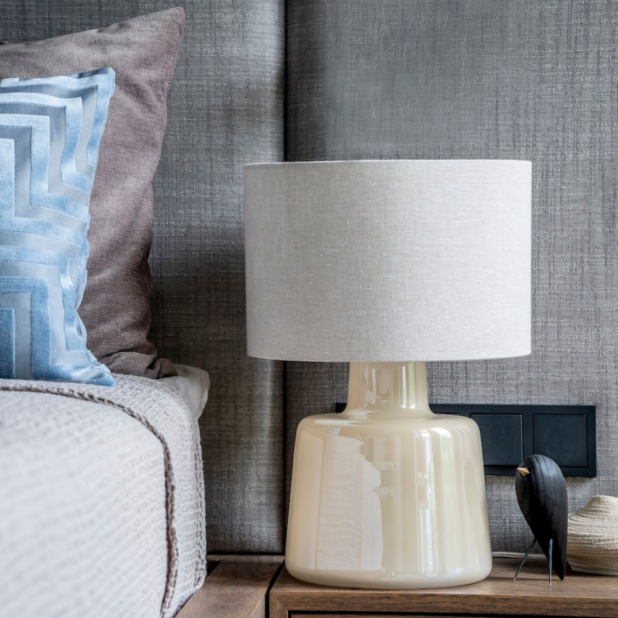 Lampa stołowa 4concepts Santana beżowa – szklana podstawa i lniany abażur E27