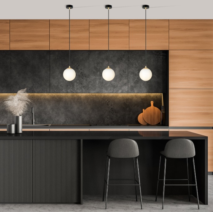 Lampa wisząca Royal czarno-złota z kloszem E14 IP20 – eleganckie oświetlenie nad stół