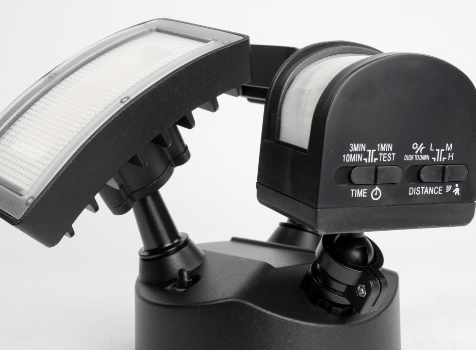 Reflektor LED Duo 36W z czujnikiem ruchu i zmierzchu IP54 – podwójne światło 3000 lm, barwa 4000K