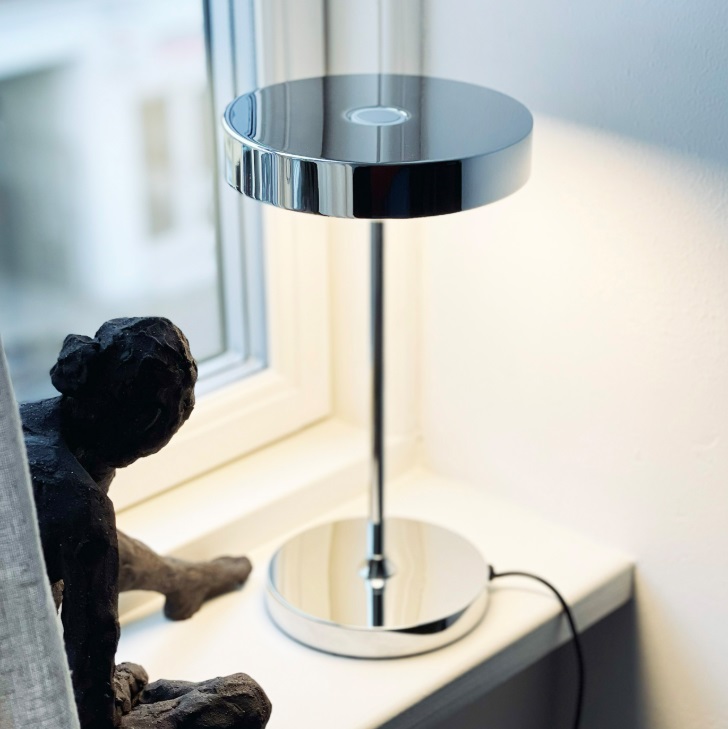 Srebrna lampka dotykowa LED Starlight 4,5W z regulacją jasności