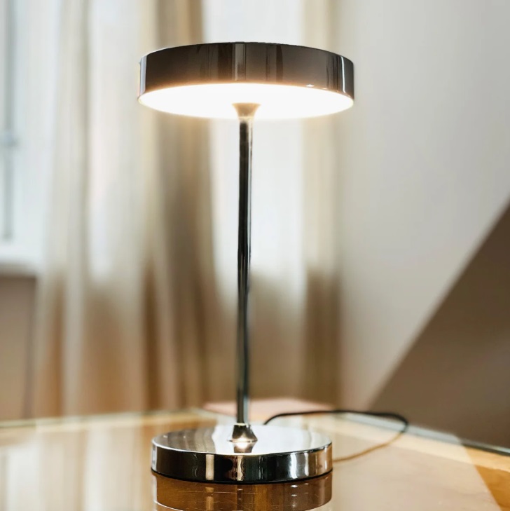 Srebrna lampka dotykowa LED Starlight 4,5W z regulacją jasności