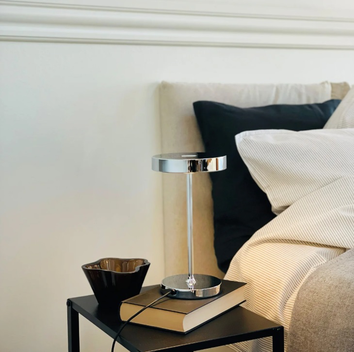 Srebrna lampka dotykowa LED Starlight 4,5W z regulacją jasności