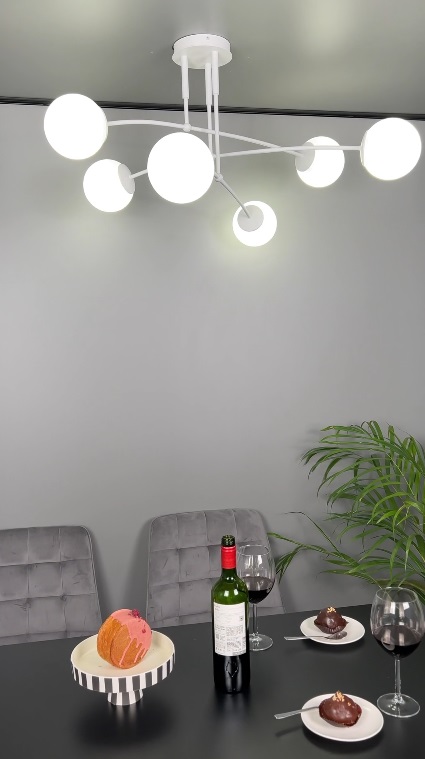 Żyrandol Pregos 6 biały z mlecznymi kulami E14