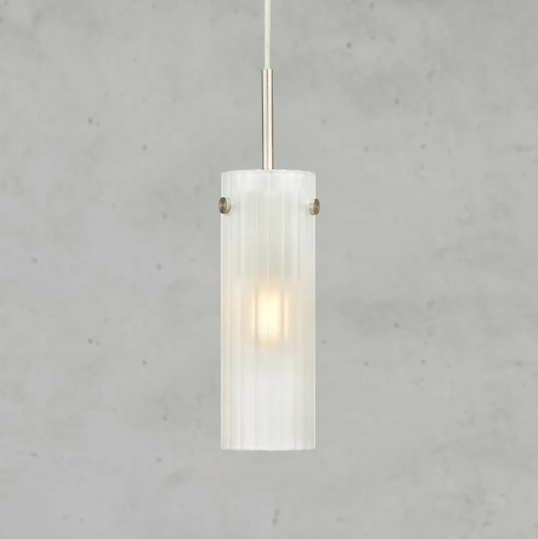 Lampa wisząca Tibia biała z ryflowanego szkła mlecznego