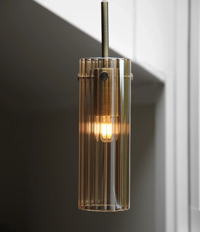 Lampa wisząca Tibia bursztynowe ryflowane szkło i mosiądz