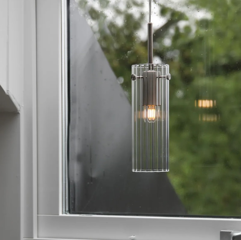 Lampa wisząca Tibia z ryflowanego szkła w satynowym niklu