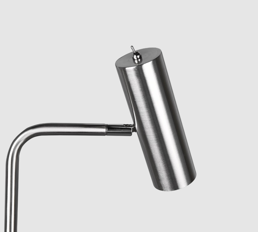 Srebrna lampa podłogowa Marley z regulowanym kierunkiem światła