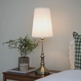 Lampka nocna Noble 66 w kolorze złotym z plisowanym abażurem