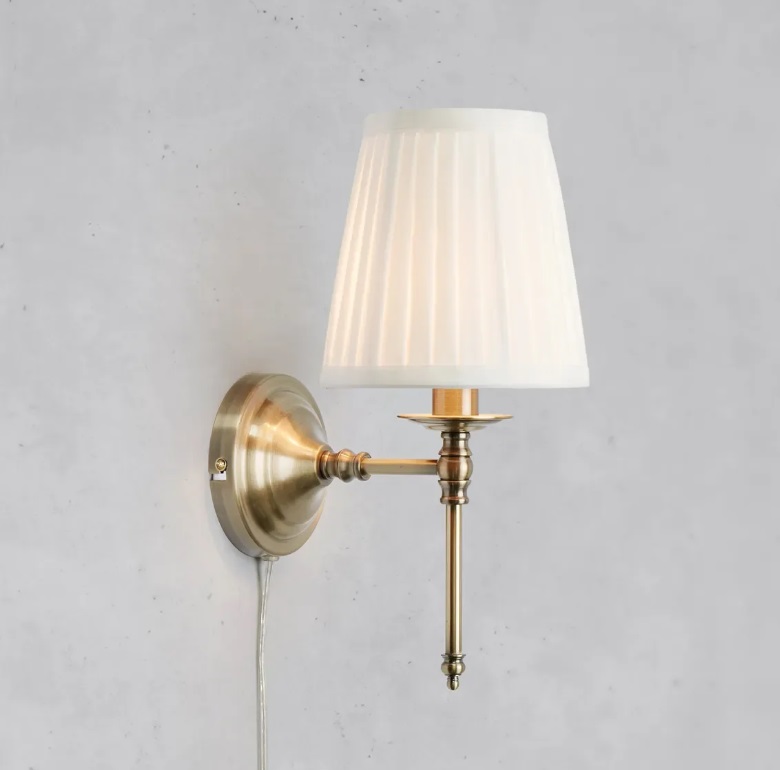 Kinkiet Manor złoty postarzany z białym plisowanym abażurem E14 40W IP20