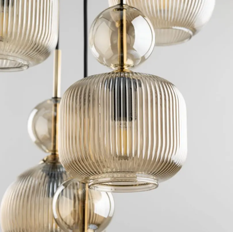 Lampa wisząca Sophia 5, pięć szklanych bursztynowych kloszy z kulkami