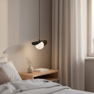 Czarna lampa wisząca Ritual z mleczną szklaną kulą 10 cm